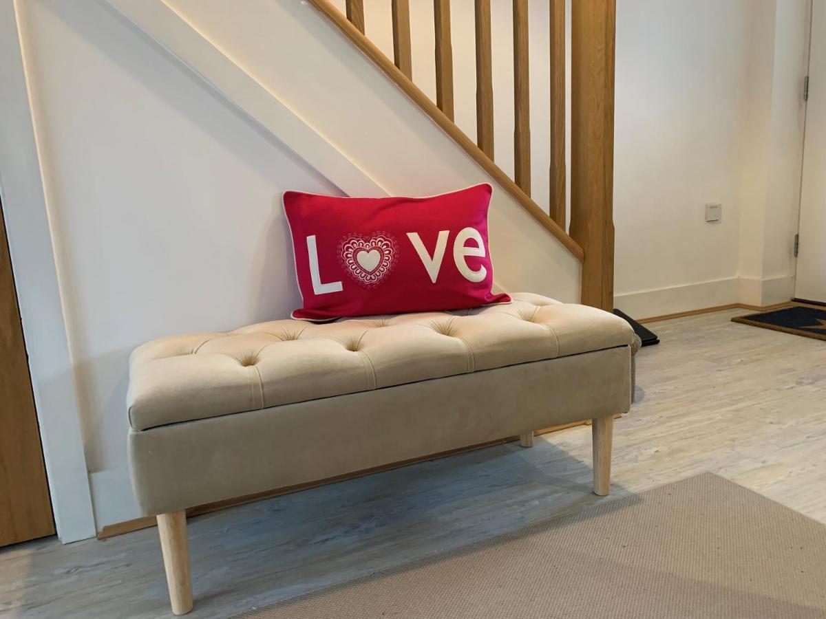 Villa Stylish & Spacious 3 Bed House With 2 Free Car Parking Spaces Appledram Exterior foto