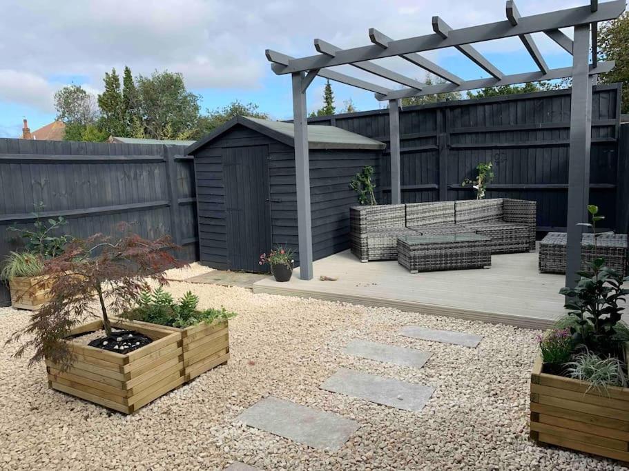 Villa Stylish & Spacious 3 Bed House With 2 Free Car Parking Spaces Appledram Exterior foto